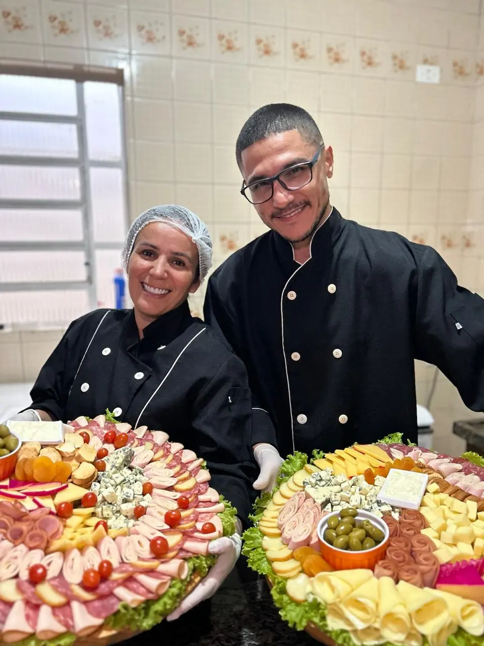 Tábuas de frios preparadas pela equipe da Juni Eventos